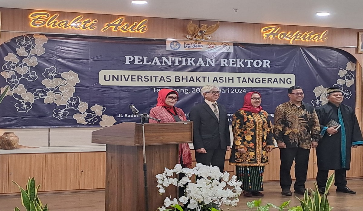 Pelantikan Paristiyanti Nurwandani sebagai rektor Unibang