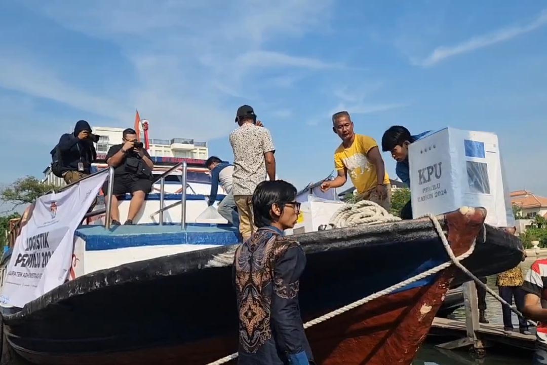 Logistik pemilu diangkut dengan kapal menuju 11 pulau di Kepulauan Seribu mulai Jumat (9/2).