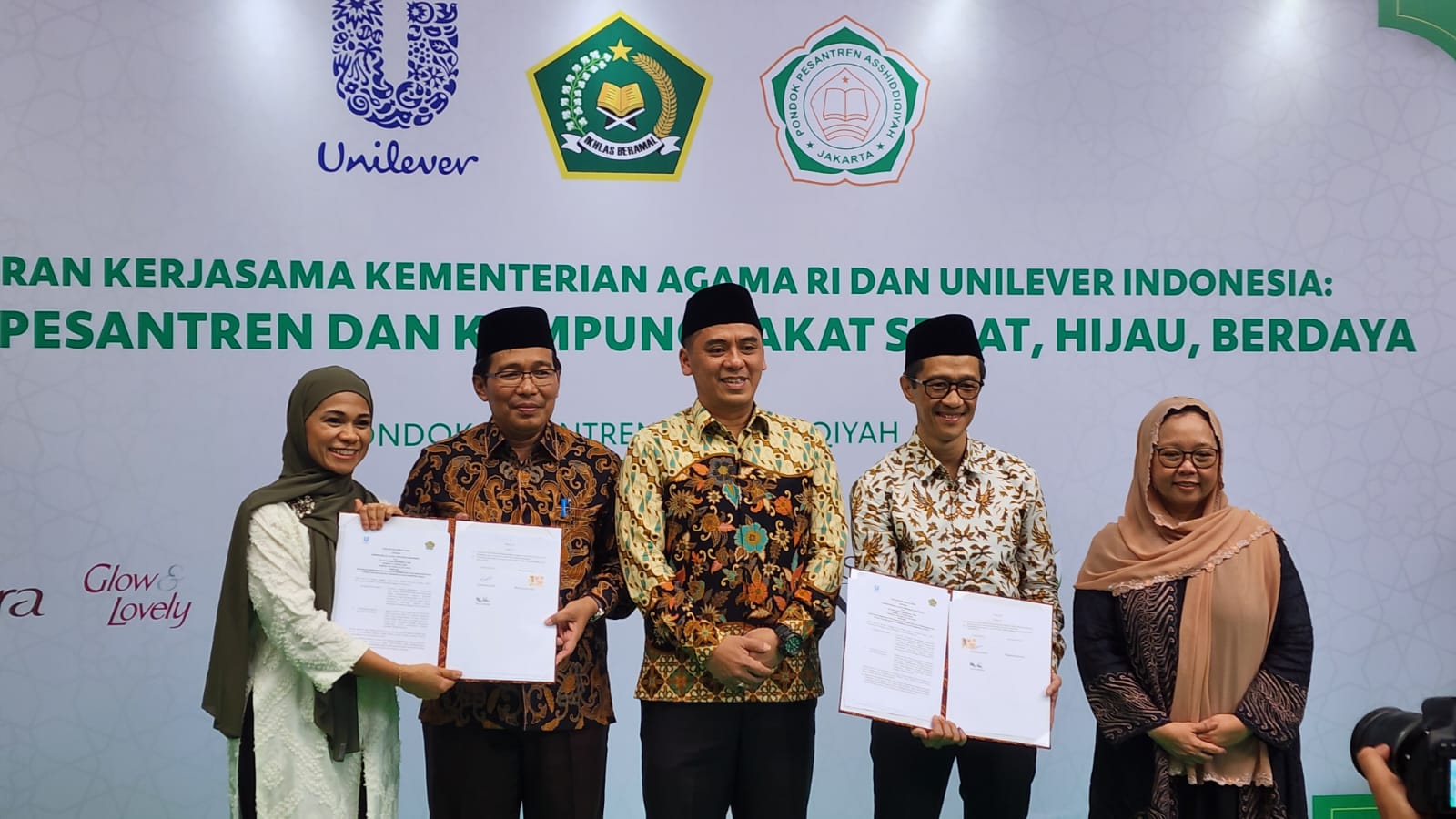 Acara penandatanganan perjanjian kerja sama antara Kemendag dan PT. Unilever Indonesia Tbk di Pondok Pesantren Asshiddiqiyah, Jakarta.