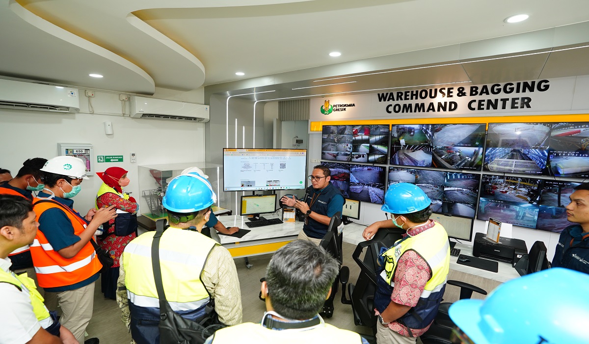 Insan Petrokimia Gresik memaparkan salah satu transformasi industri pada saat penjurian National Lighthouse Industri