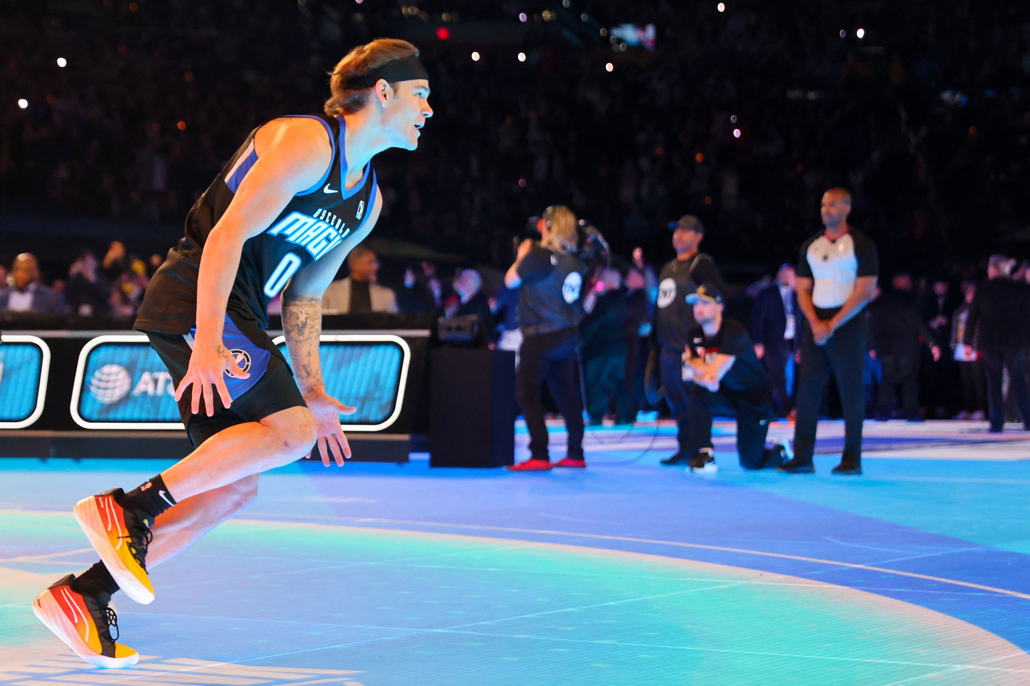 Mac McClung berhasil mempertahankan gelar juara Kontes Slam Dunk NBA All-Star 2024