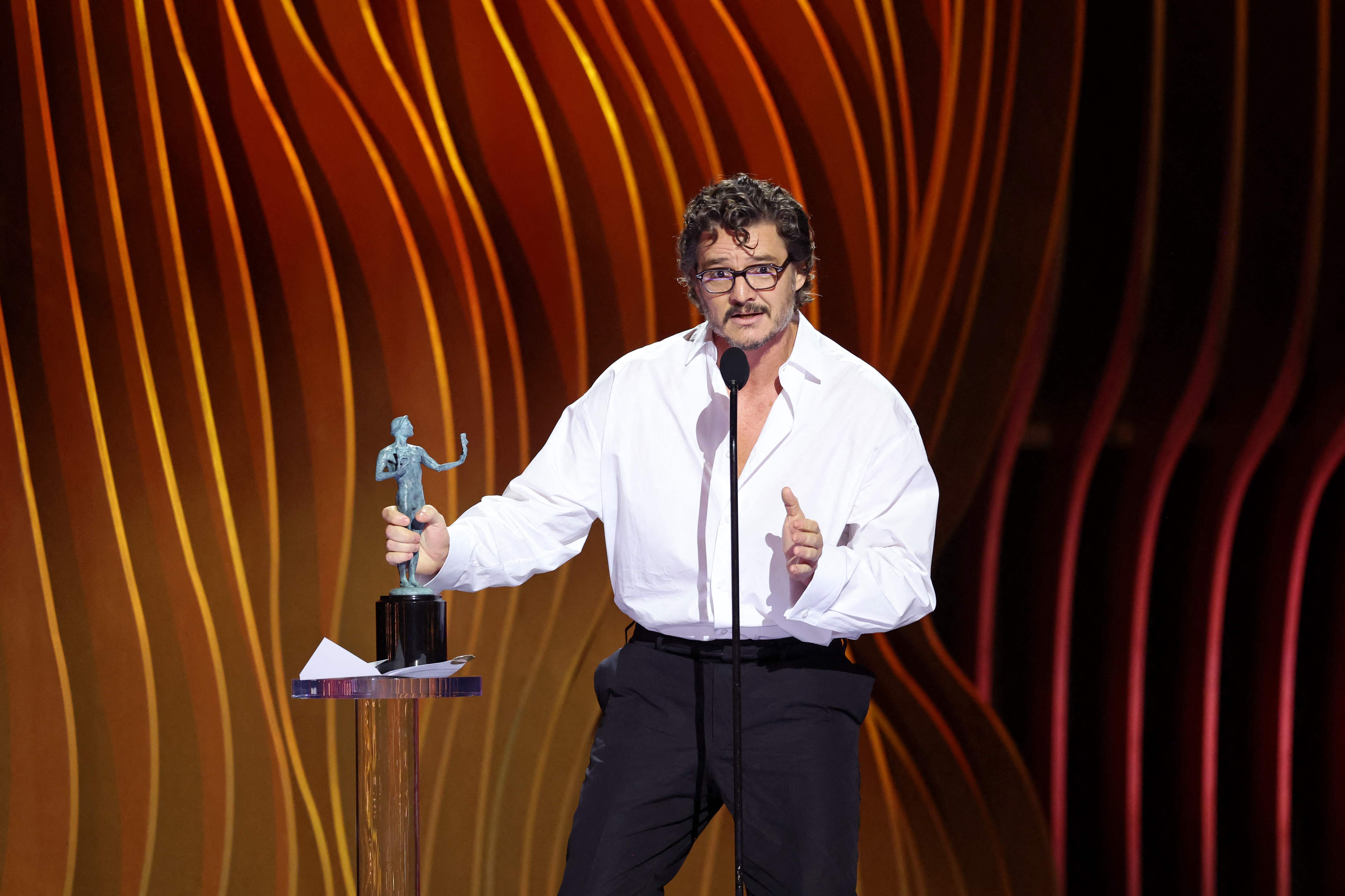 Sebelum memulai pidatonya, Pedro Pascal mengaku sedikit mabuk saat menerima SAG Awards 2024 untuk kategori serial drama.