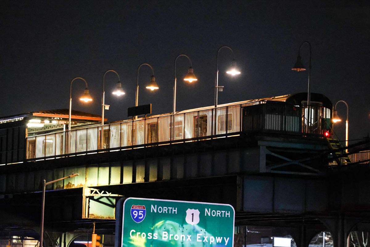 Satu orang tewas dan lima lainnya terluka dalam insiden penembakan di stasiun kereta bawah tanah di Bronx, New York. 