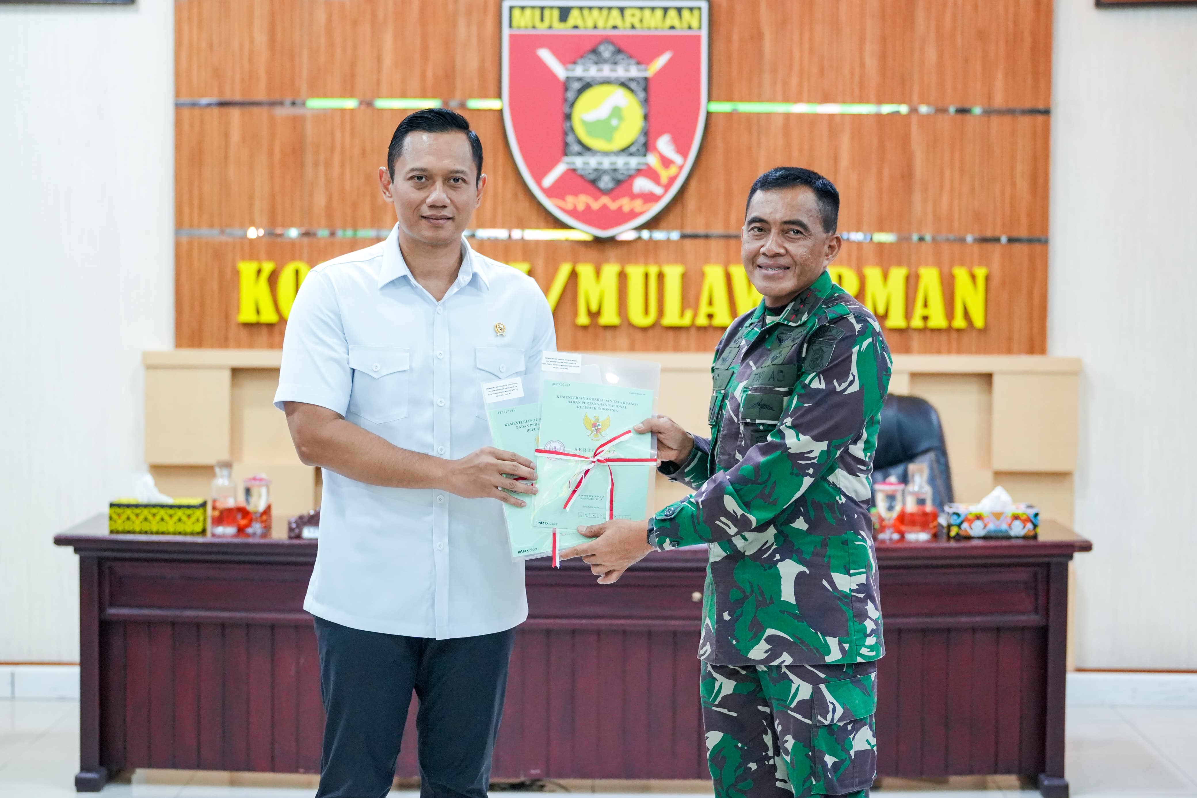 Menteri ATR/BPN Agus Harimurti Yudhoyono dan Pangdam VI Mulawarman Mayjen TNI Tri Budi Utomo.