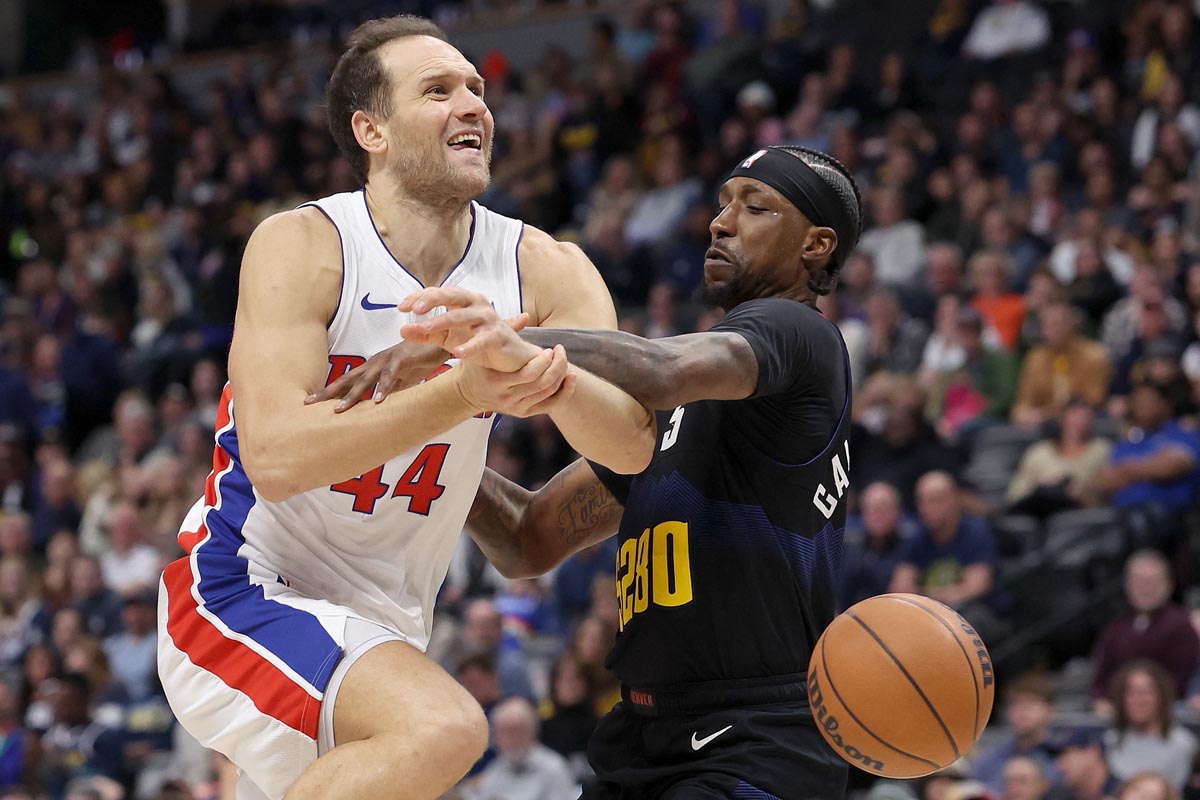 New York Knicks berhasil mendapatkan Bojan Bogdanovic dan Alec Burks dalam kesepakatan multi-pemain dengan Detroit Pistons