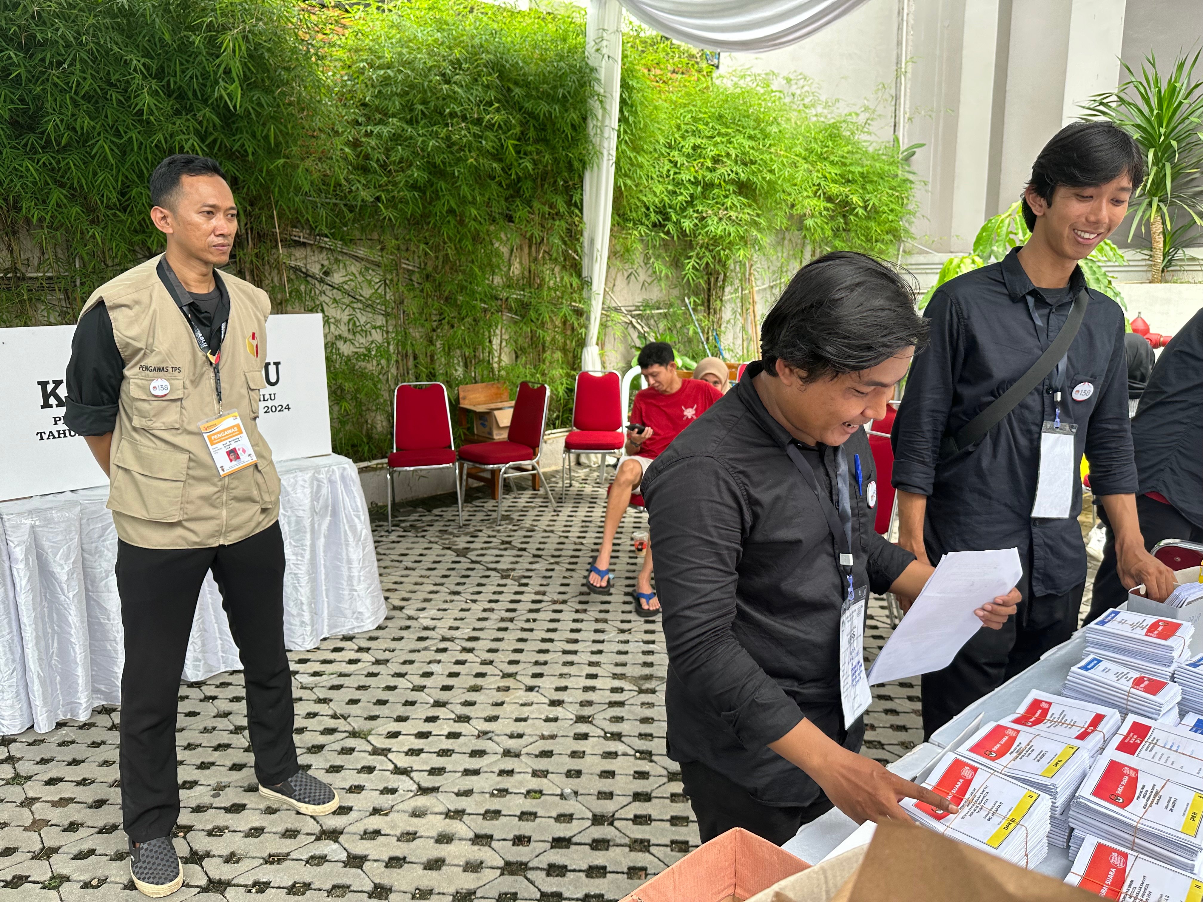 Suasana di TPS 138 Patal Senayan, Kelurahan Grogol Utara, Jaksel, Rabu (14/2).