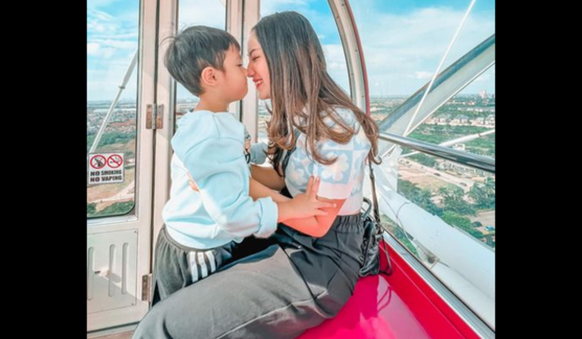 Artis Tamara Tyasmara dan anaknya Dante (6) yang meninggal karena tenggelam.