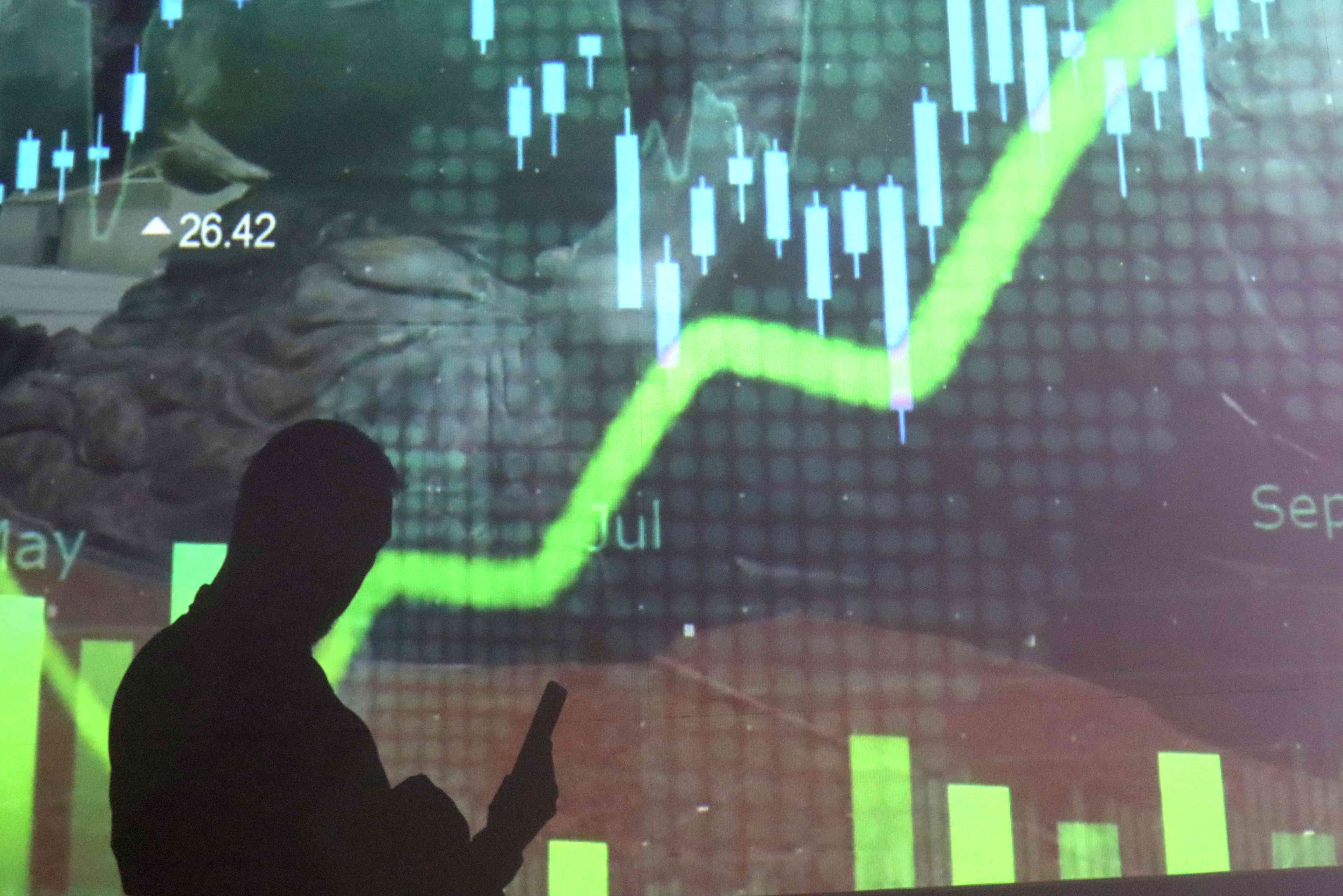 Layar informasi pergerakan Indeks Harga Saham Gabungan (IHSG) di Bursa Efek Indonesia (BEI)