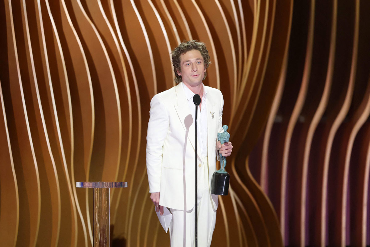 Aktor Jeremy Allen White berhasil meraih SAG Award 2024 untuk kategori aktor komedi terbaik. 