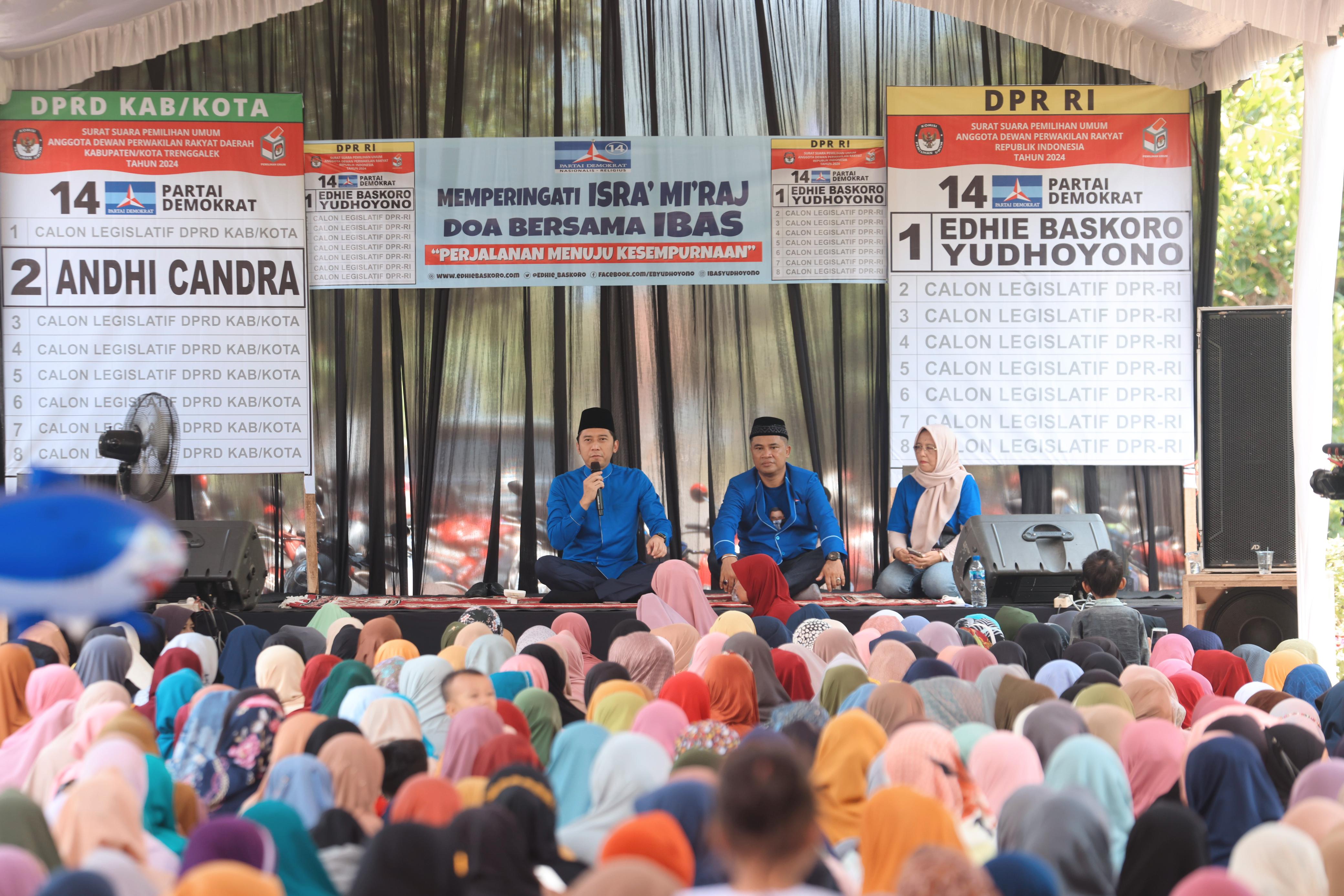 Ibas peringati Isra Mi'raj bersama para santri Pondok Pesantren Tarbiyatus Solihin, Trenggalek, Jawa Timur
