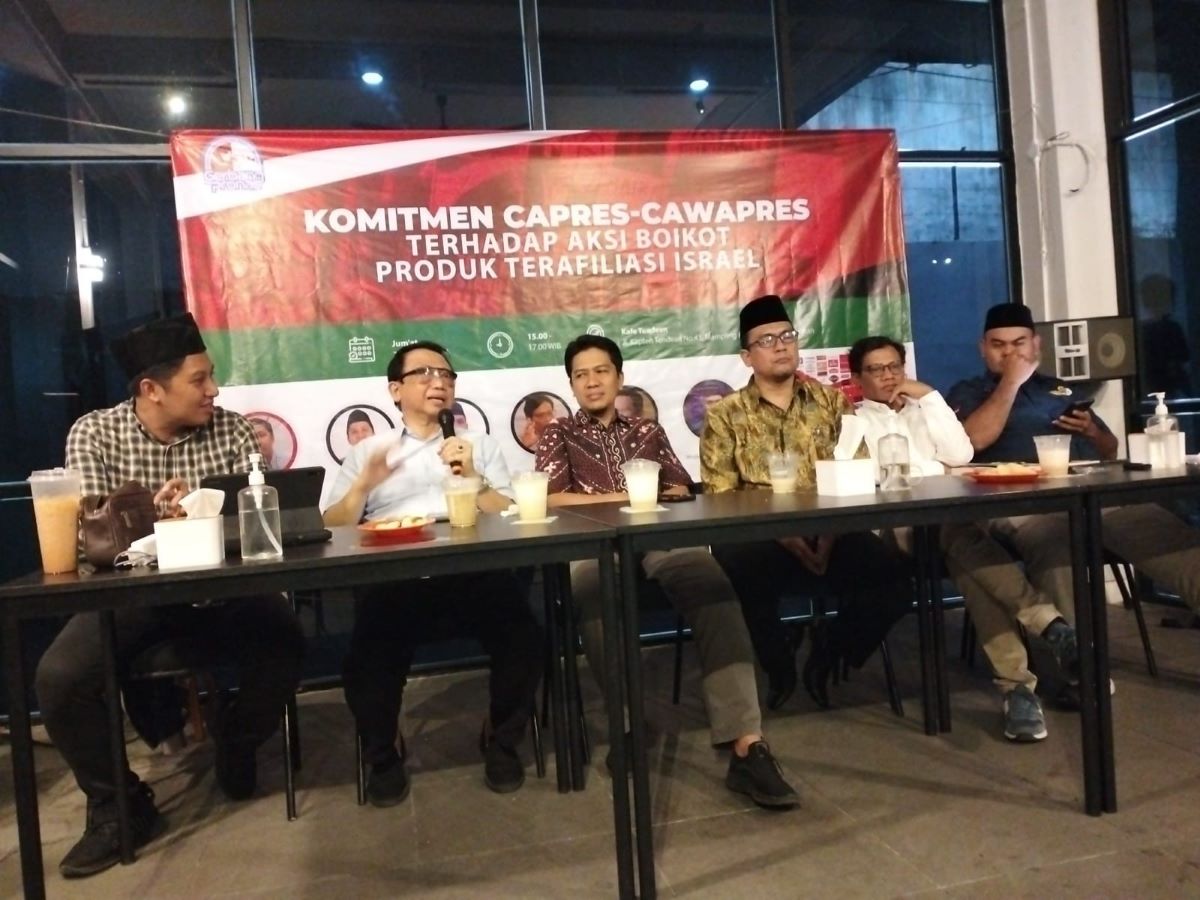 Dialog dengan tema Komitmen Capres-Cawapres Terhadap Aksi Boikot Produk Terafiliasi Israel di Jakarta, Jumat (2/2). 