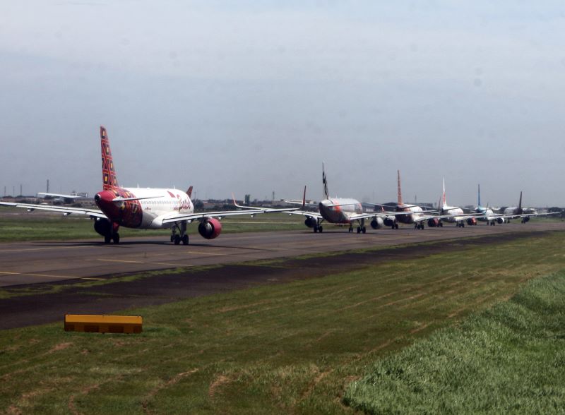 Sejumlah pesawat bersiap tinggal landas di Bandara Soekarno Hatta, Tangerang, Banten.