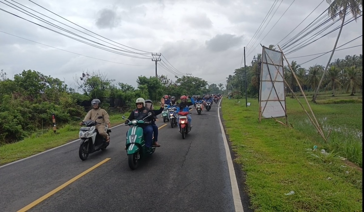 Kegiatan touring KIEC Bikers Community ke Tanjung Lesung