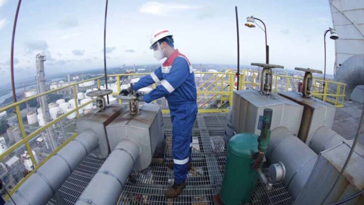 Kilang minyak milik Pertamina di Cilacap, Jawa Tengah, telah menyumbang sepertiga kebutuhan BBM nasional.