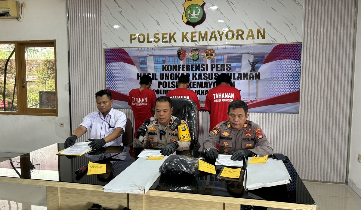 Konferensi pers soal keributan antara sopir bajaj dan tukang parkir di Kemayoran, Jakarta Pusat, 20 Februari 2024.