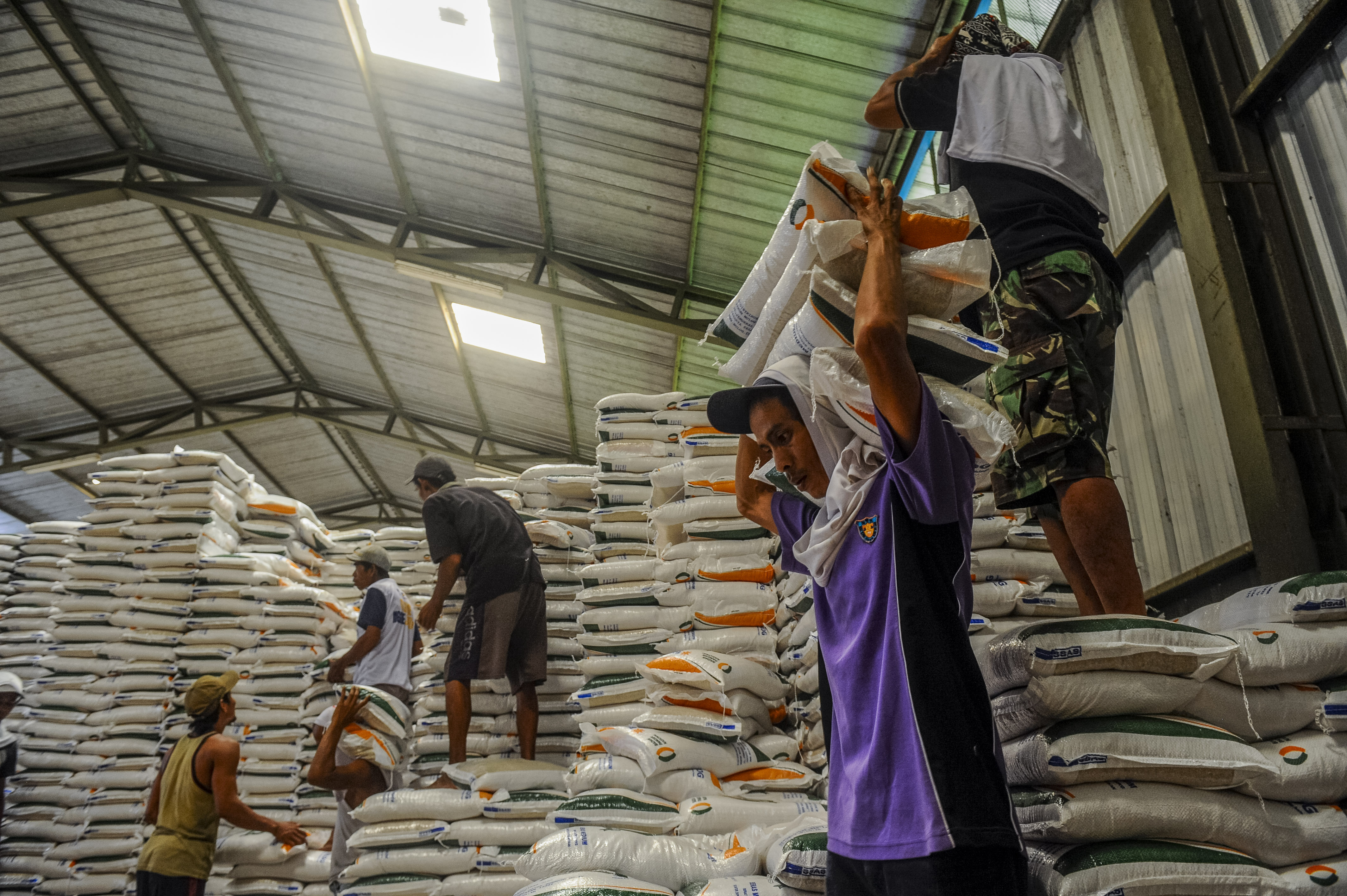 Warga Rela Kurangi Porsi Makan Karena Beras Mahal