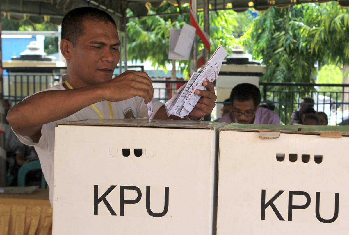 KPU Kabupaten Bangka mulai mendistribusikan formulir C6 untuk 234.537 pemilih. 