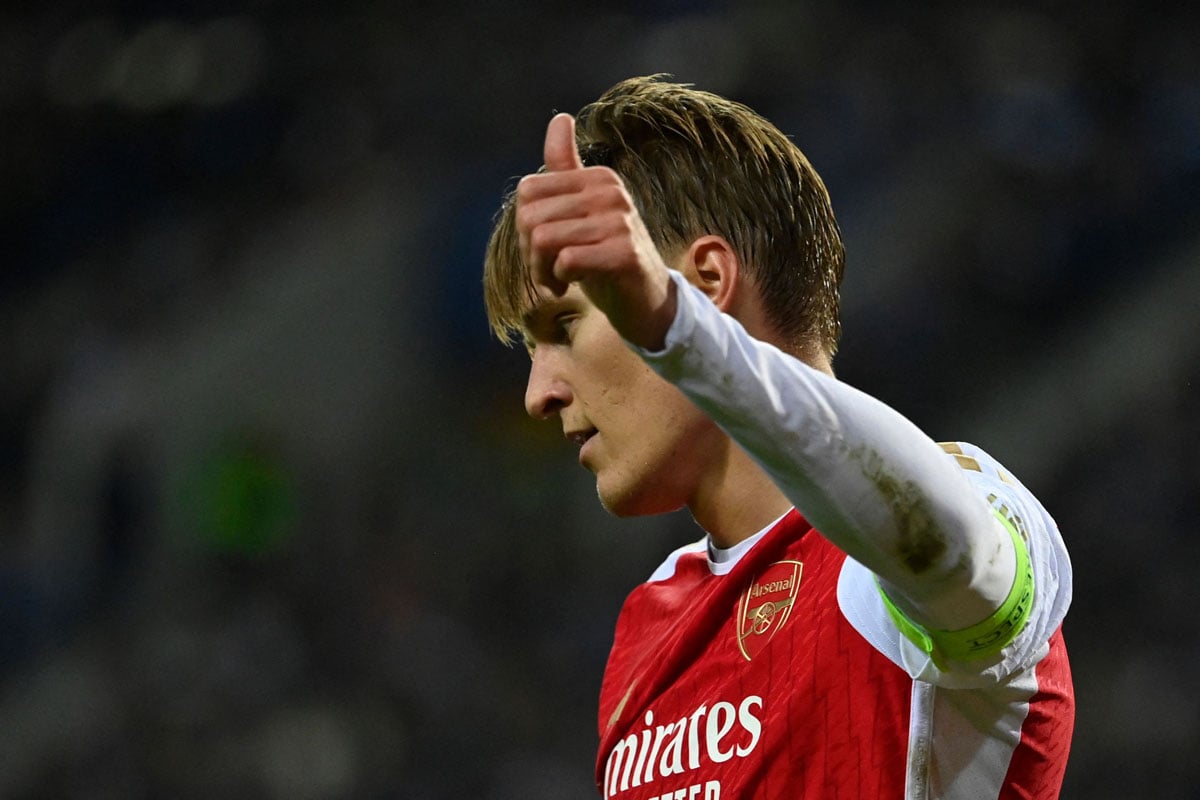 Kapten Arsenal, Martin Odegaard, menyatakan keinginan tim untuk bersaing memperebutkan trofi. 