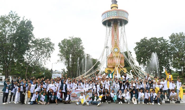 Ikatan Senat Mahasiswa Peternakan Indonesia (Ismapeti) mengadakanAksi Gizi di Tugu Keris, Siginjai, Jambi.