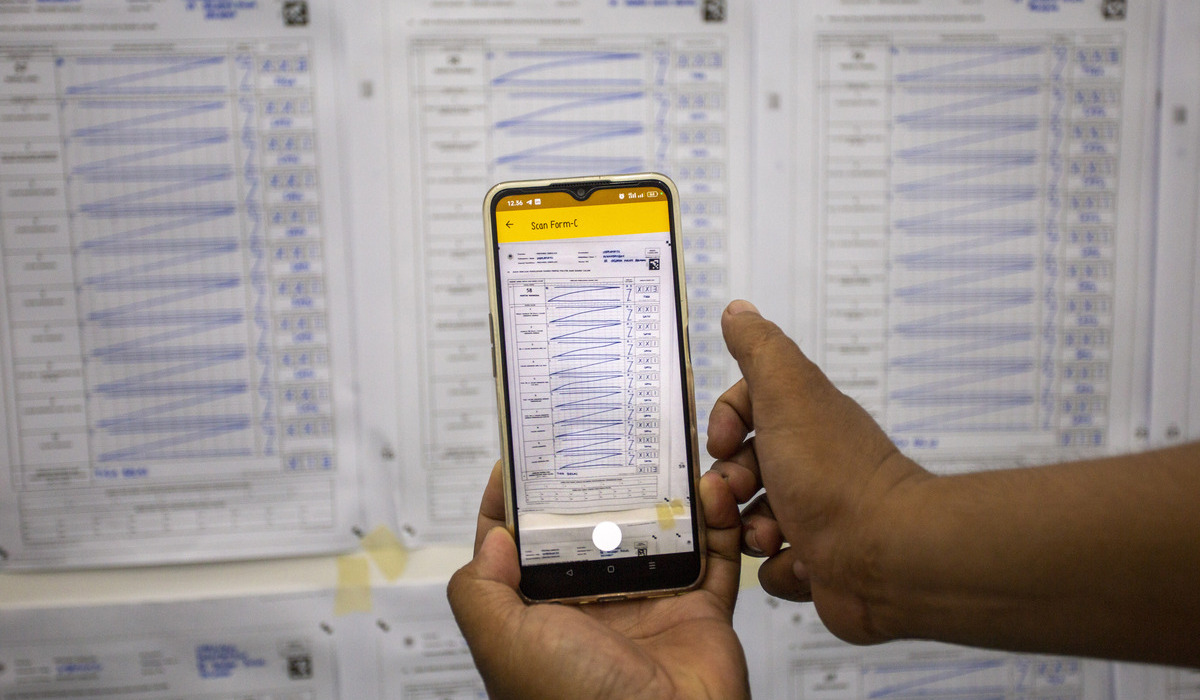 Ilustrasi proses rekapitulasi hasil perhitungan suara Pemilu lewat Sirekap.