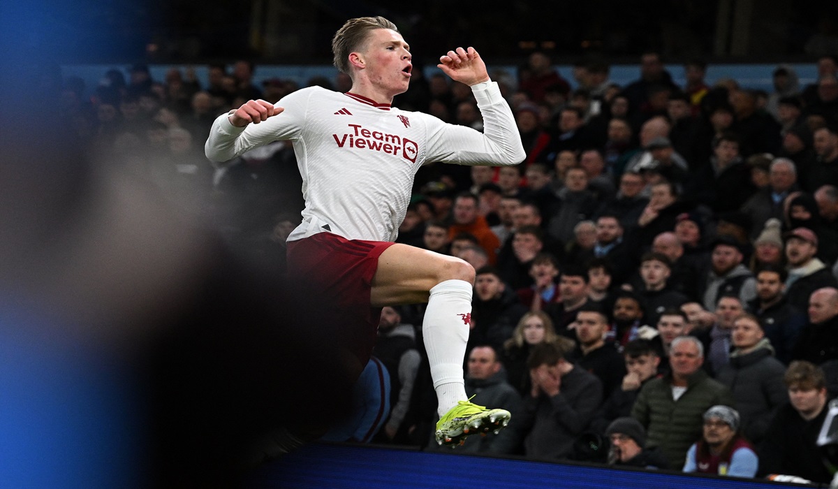 Gelandang Manchester United Scott McTominay melakukan selebrasi usai mencetak gol ke gawang Aston Villa di laga Liga Primer Inggris.