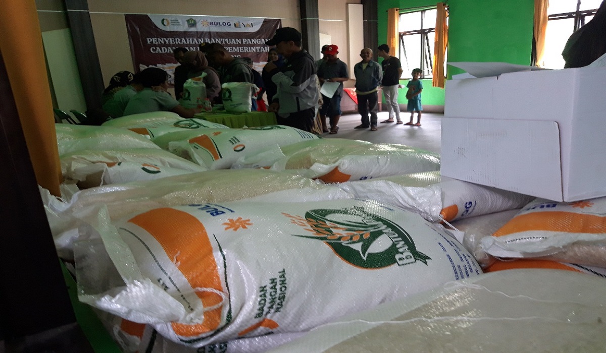 Penyalura bansos beras di Malang, Jawa Timur