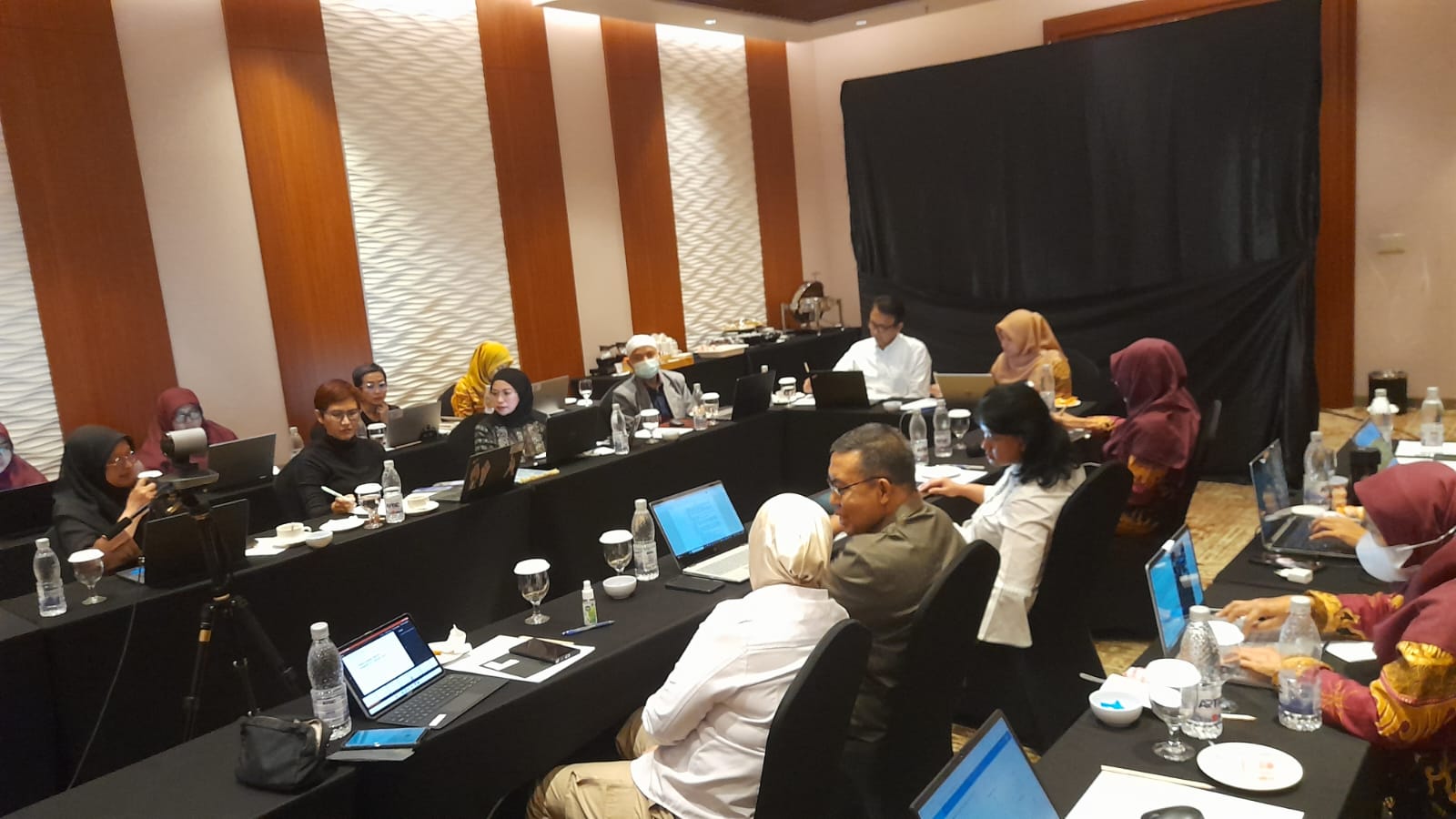 Seminar, diskusi sekaligus sosialisasi terkait Peraturan BPOM Nomor 24 Tahun 2023 di Bekasi, Rabu (7/2). 