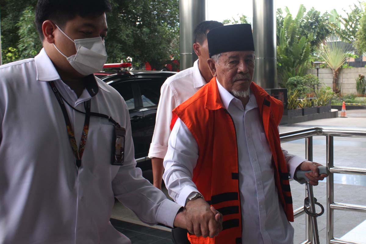 KPK menyelidiki pengkondisian para kontraktor berdasarkan perintah Abdul Gani Kasuba.