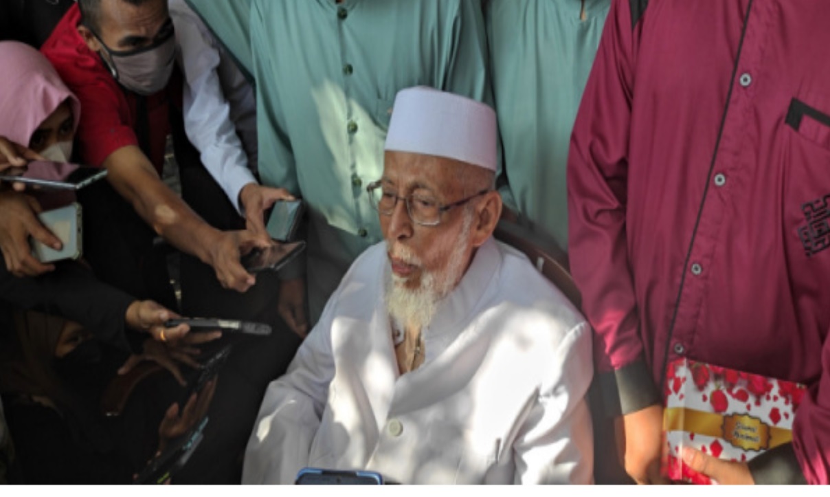 Abu Bakar Ba'asyir seusai mencoblos di TPS 54 Ngruki, Sukoharjo.