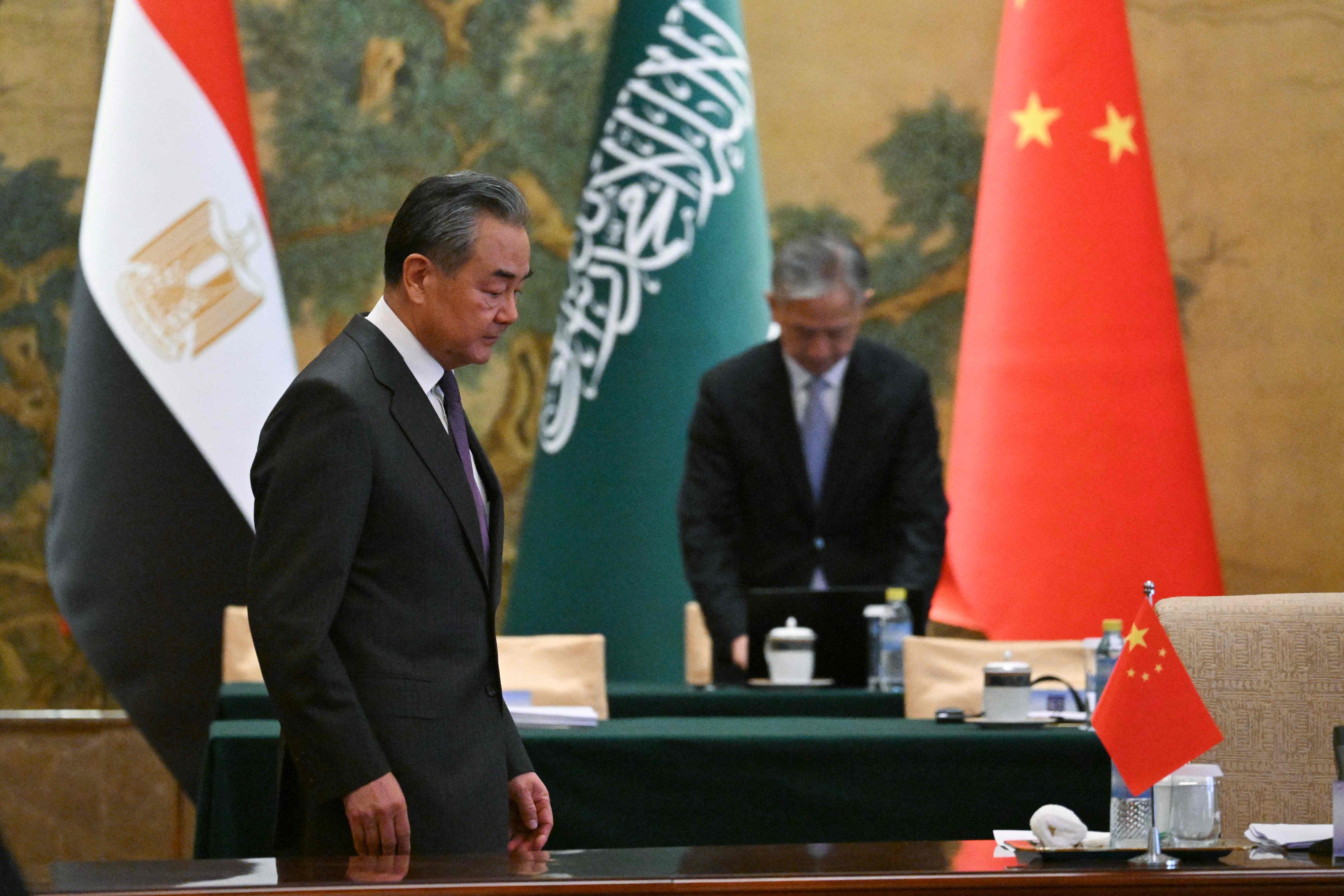 Menteri Luar Negeri Tiongkok Wang Yi menghadiri pertemuan dengan para menlu Arab di Beijing, November 2023.