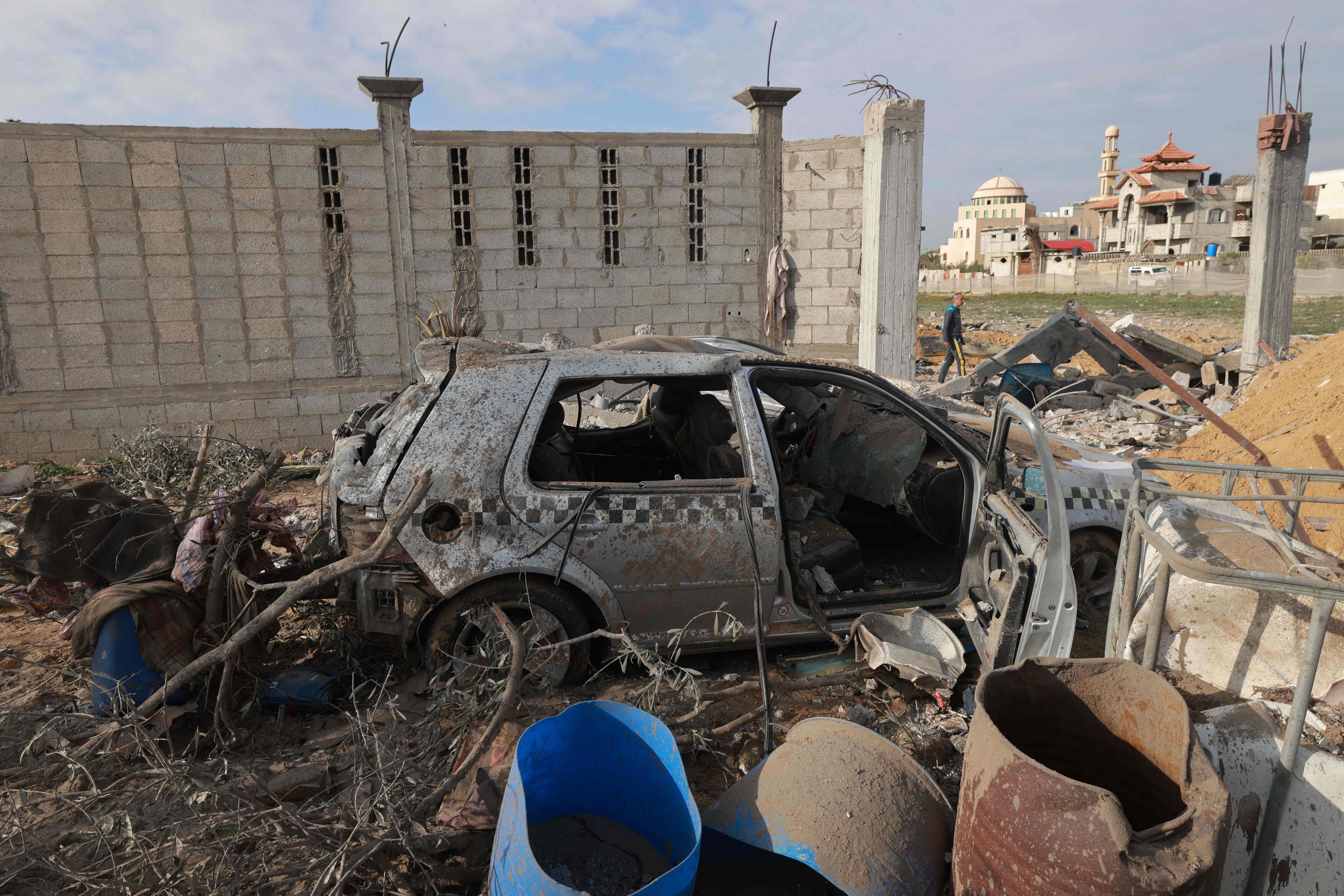 Puing-puing kehcancuran akibat perang di Gaza