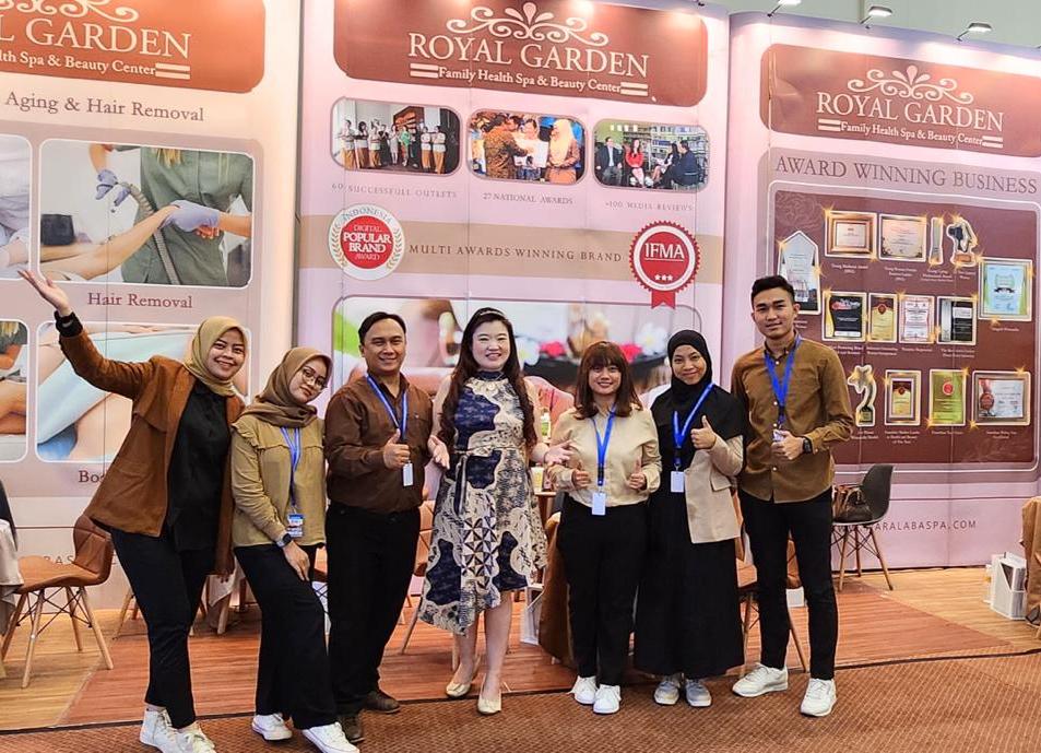 Royal Garden meraih penghargaan 20 Best Franchise to Choice 2024 dari Asosiasi Franchise Indonesia (AFI) pada FBC 2024 di ICE BSD. 