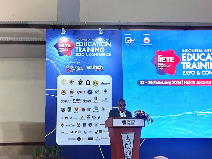 Ketua Pelaksana Indonesia International Education and Training Expo (IIETE), Muhammad Sukur Sakka saat memberi sambutan.