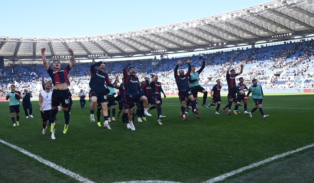 Para pemain Bologna melakukan selebrasi usai mengalahkan Lazio di laga Serie A.