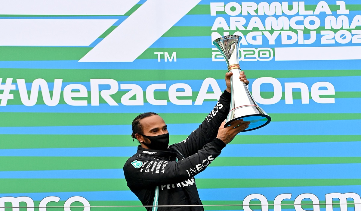Pembalap Mercedes Lewis Hamilton