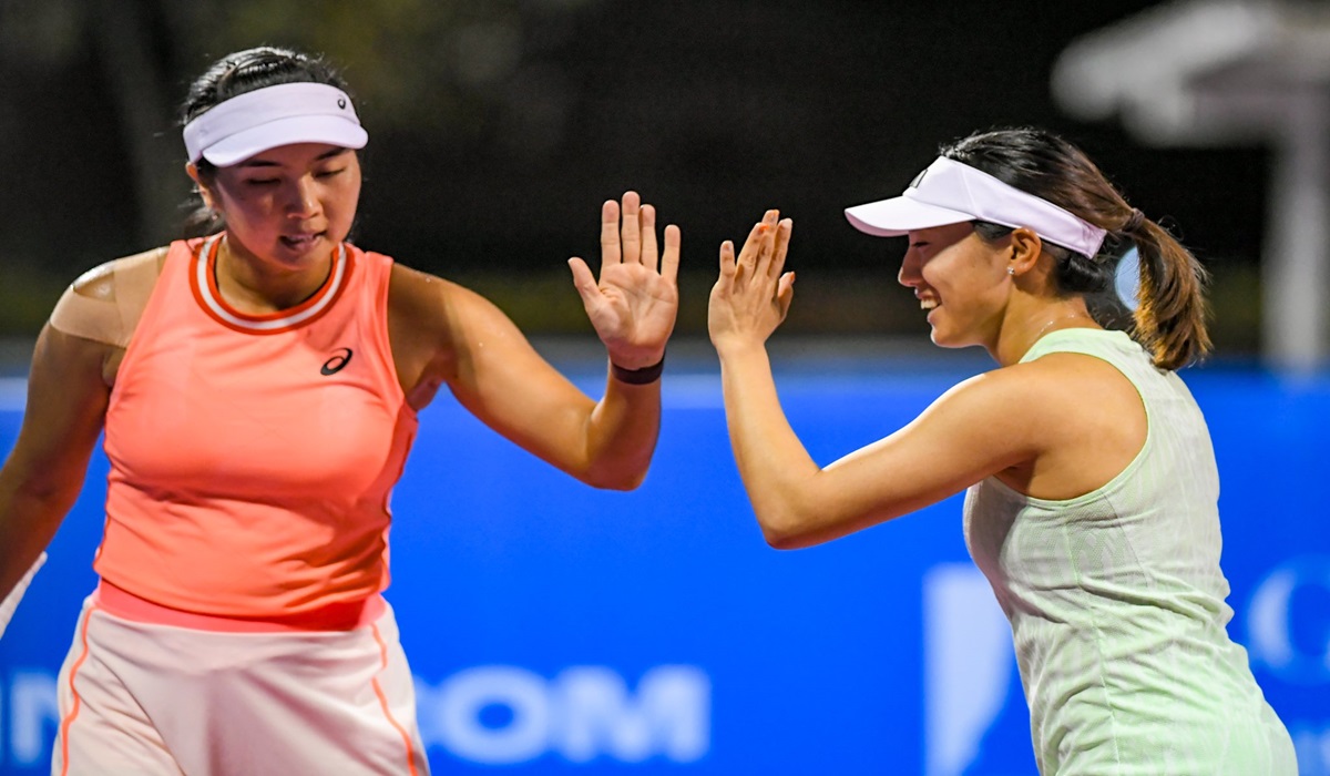 Pasangan ganda putri Aldila Sutjiadi dan Miyu Kato