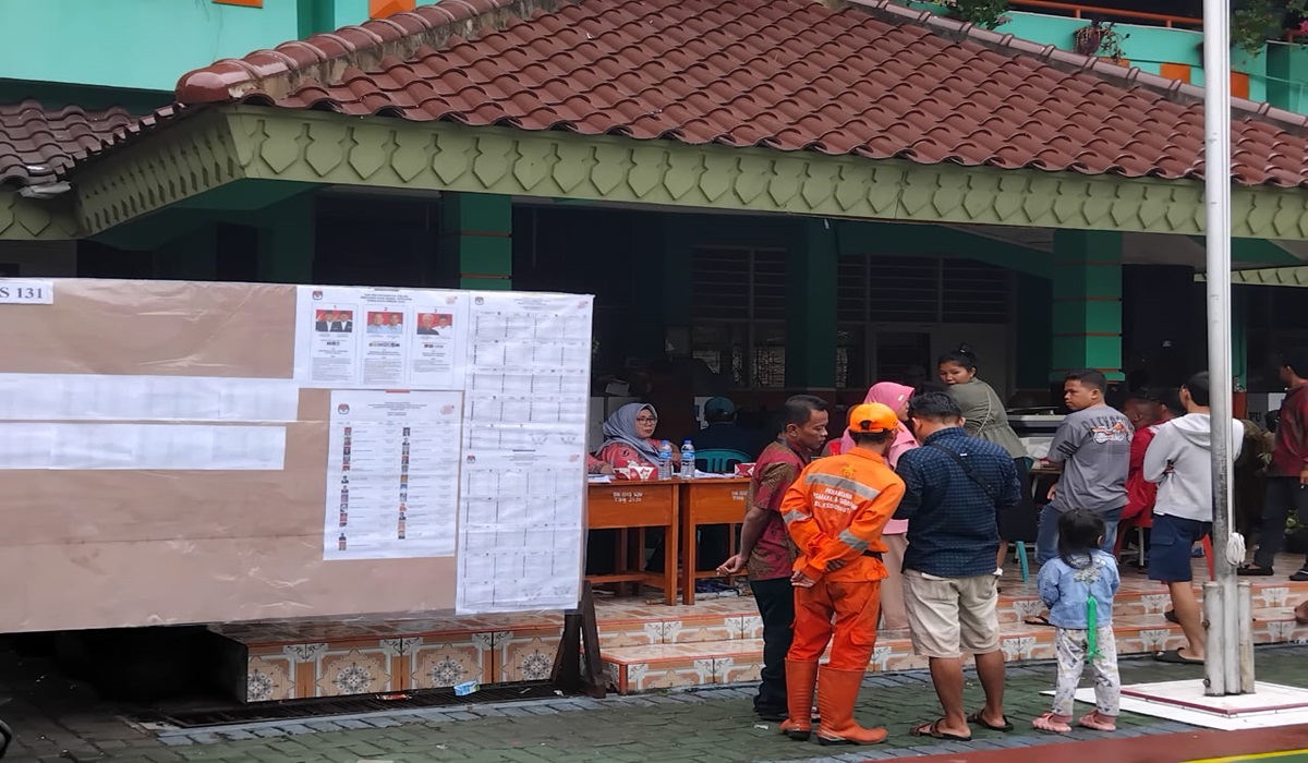 Warga Antusias Gunakan Hak Pilih Meski TPS Sempat Dilanda Banjir