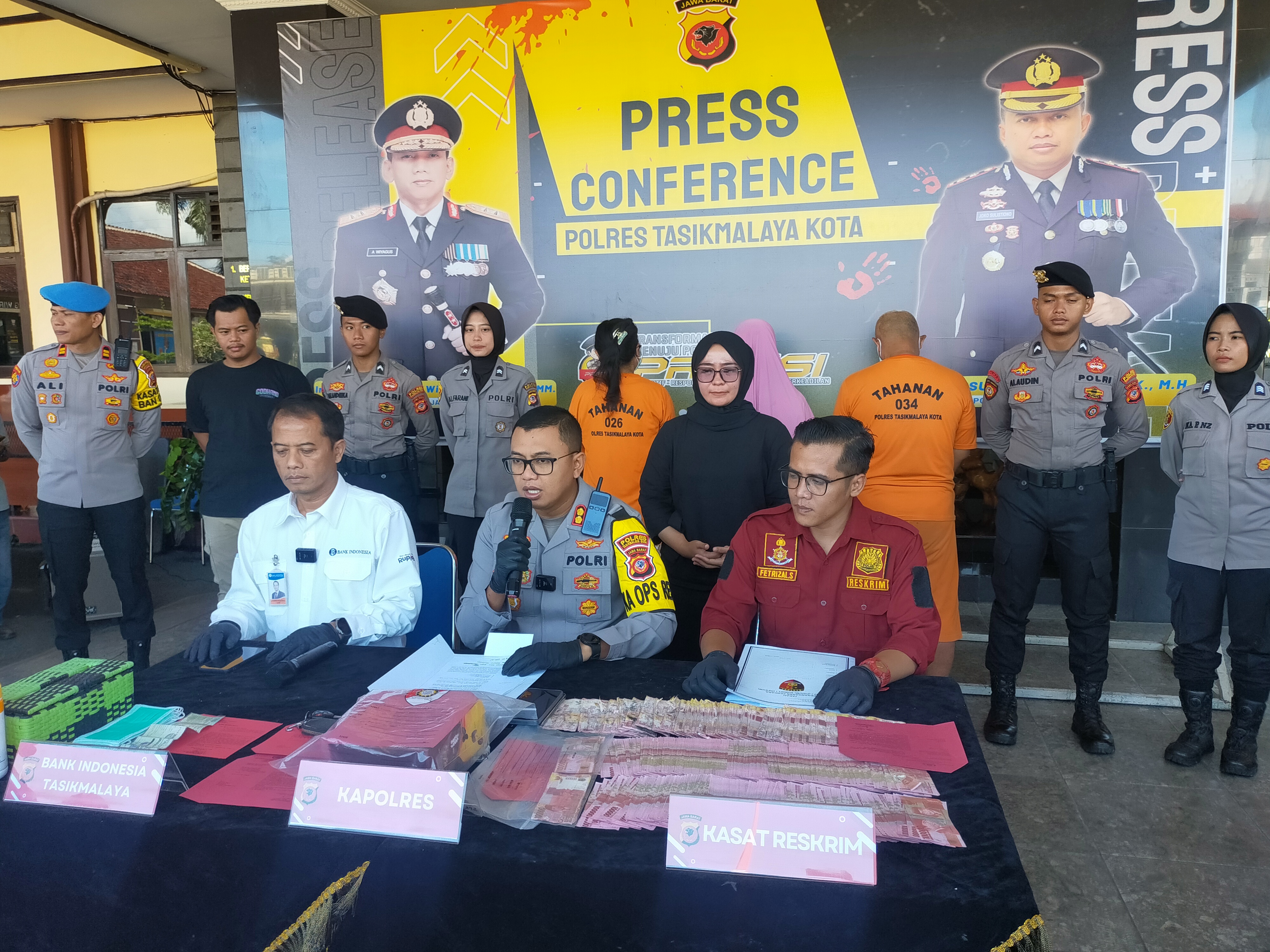 Kapolres Tasikmalaya Kota AKB Joko Sulistiono memaparkan kasus peredaran uang palsu