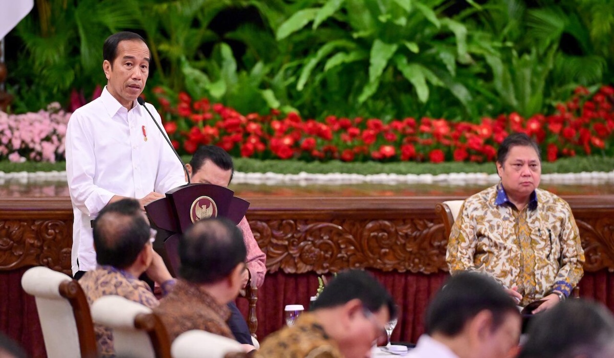 Presiden Joko Widodo memimpin rapat kabinet paripurna membahas RAPBN 2025