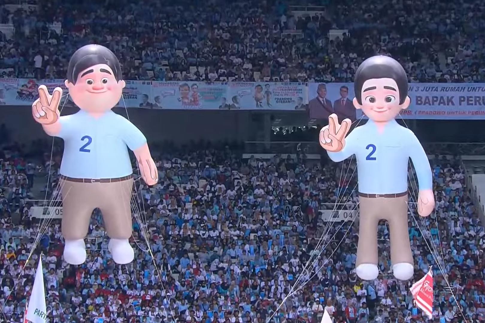 Pendukung Prabowo Subianto-Gibran Rakabuming Raka memadati Stadion GBK, Jakarta, Sabtu (10/2).