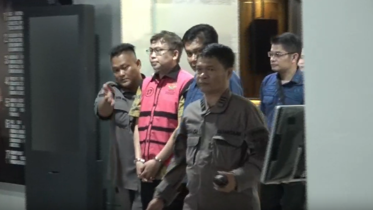 Mantan General Manajer (GM) PT Antam Abdul Hadi Aviciena jadi tersangka kasus penjualan emas kepada Crazy Rizh Surabaya, Budi Said.