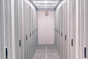 Data Center ISC di Gedung ISC Tower, Jalan Mampang Prapatan Raya, Jakarta Selatan, Jakarta.