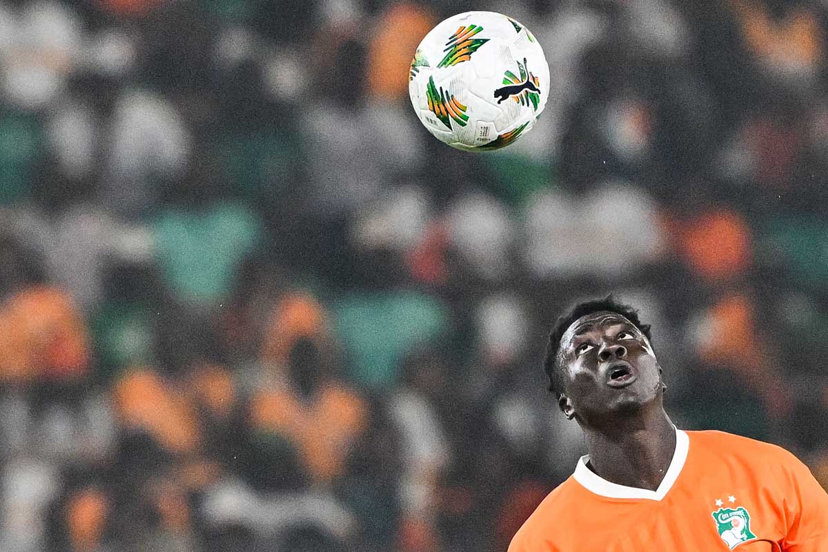 Oumar Diakite menjadi pahlawan Pantai Gading melakukan penyelamatan luar biasa lainnya untuk mencapai semifinal Piala Afrika