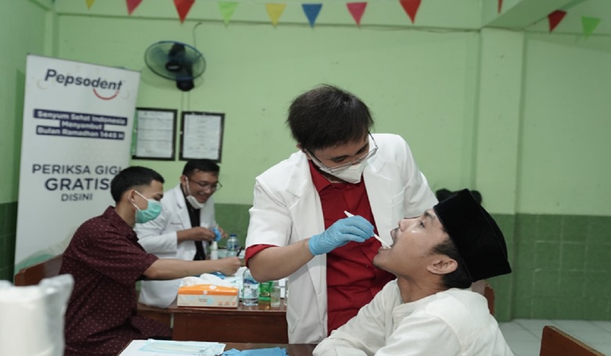 Edukasi kesehatan gigi dan mulut untuk santri di Pondok Pesantren Ashiddiqiyah Jakarta