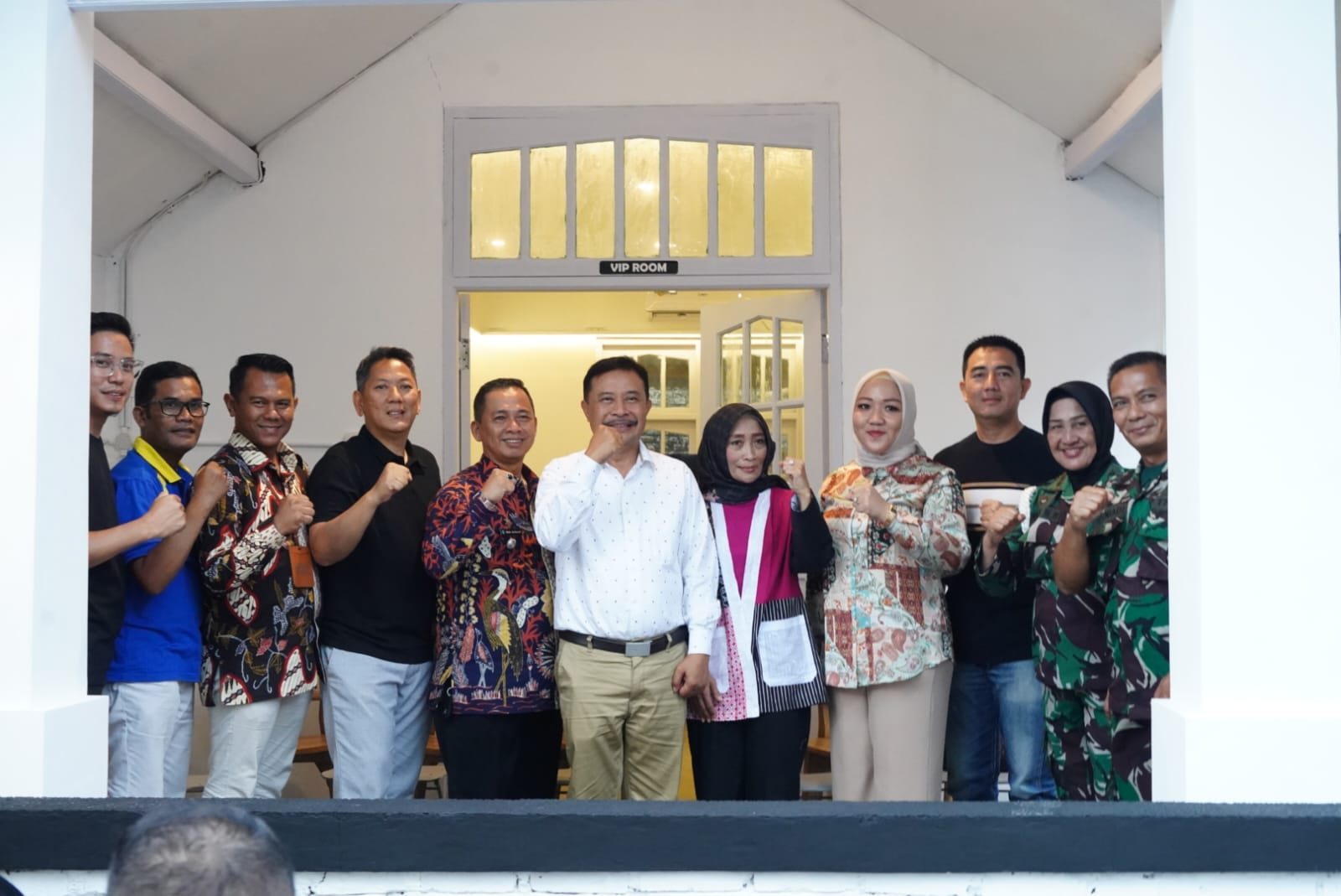 Penjabat Bupati Garut Barnas Adjidin mengundang investor datang di bidang kuliner. 