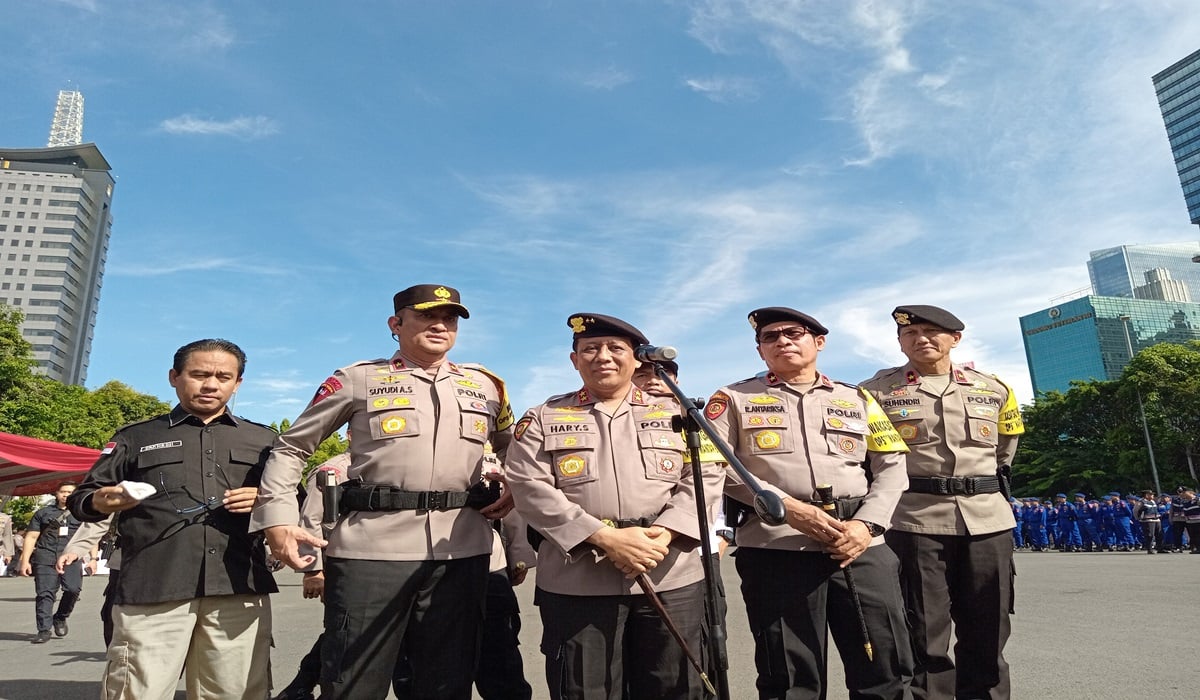 Kakorsabhara Baharkam Polri Irjen Hary Sudwijanto (tengah) kala memberikan keterangan kepada wartawan.