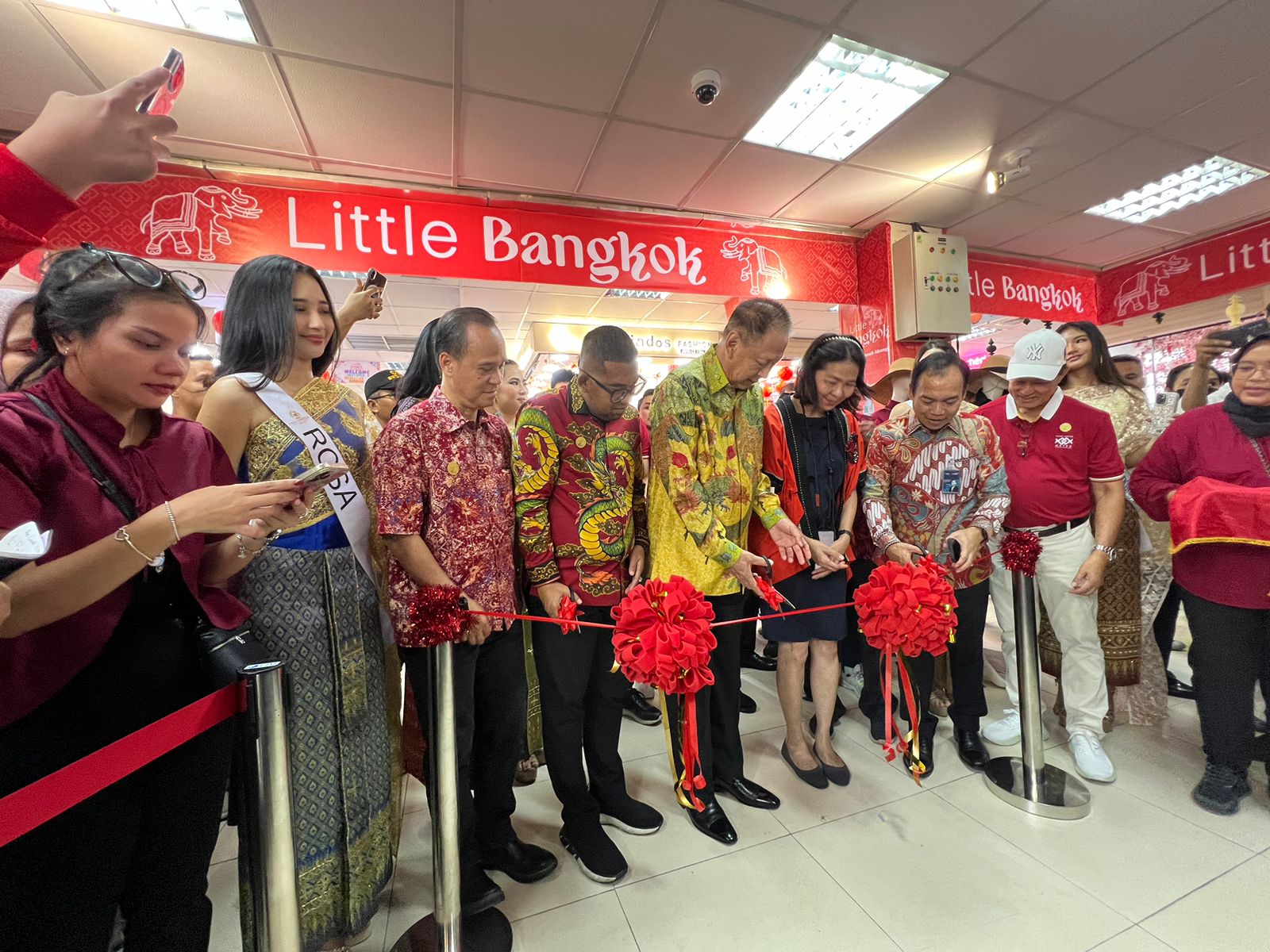 Acara pembukaan area belanja ramah jastip 'Little Bangkok' di Pusat Grosir Metro Tanah Abang (PGMTA), Jakarta Pusat, Senin (5/2/2024).