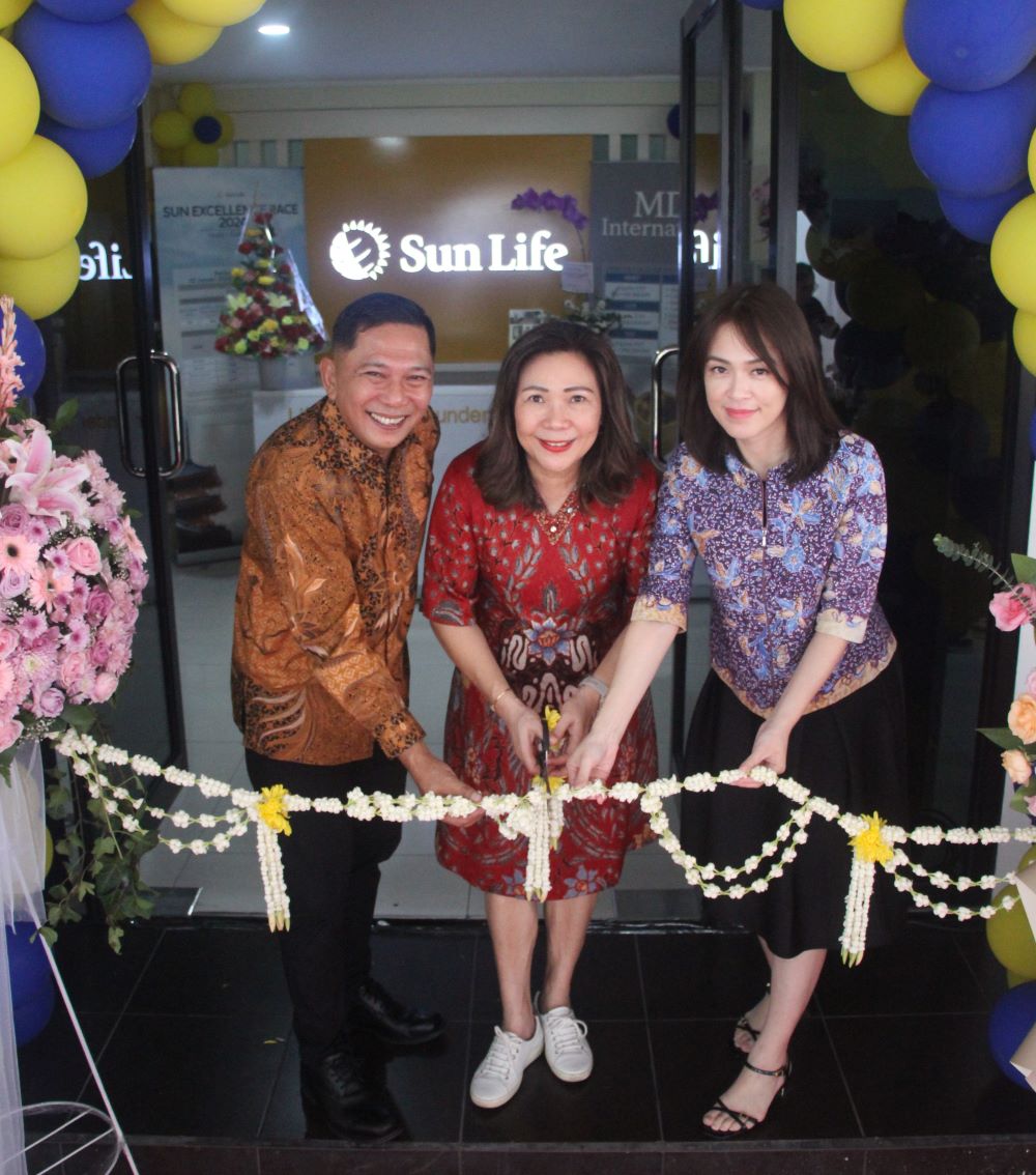 Peresmian kantor pemasaran Sun Life Indonesia di Surabaya