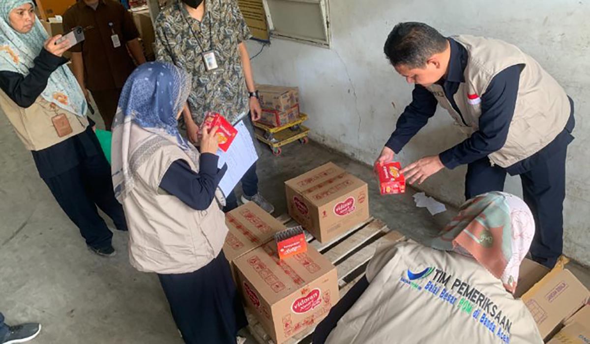 BPOM memeriksa kandungan kosmetik di Aceh.