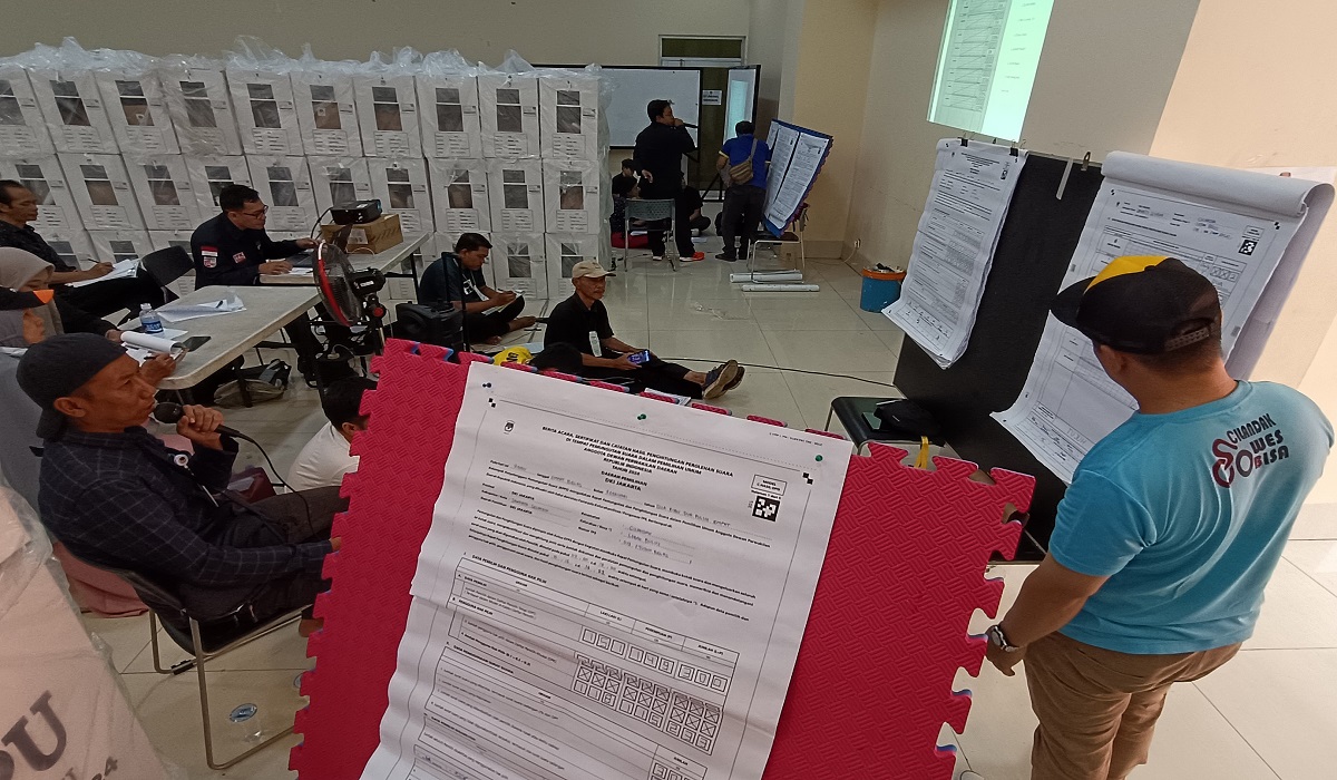 Proses rekapitulasi suara di tingkat PPK